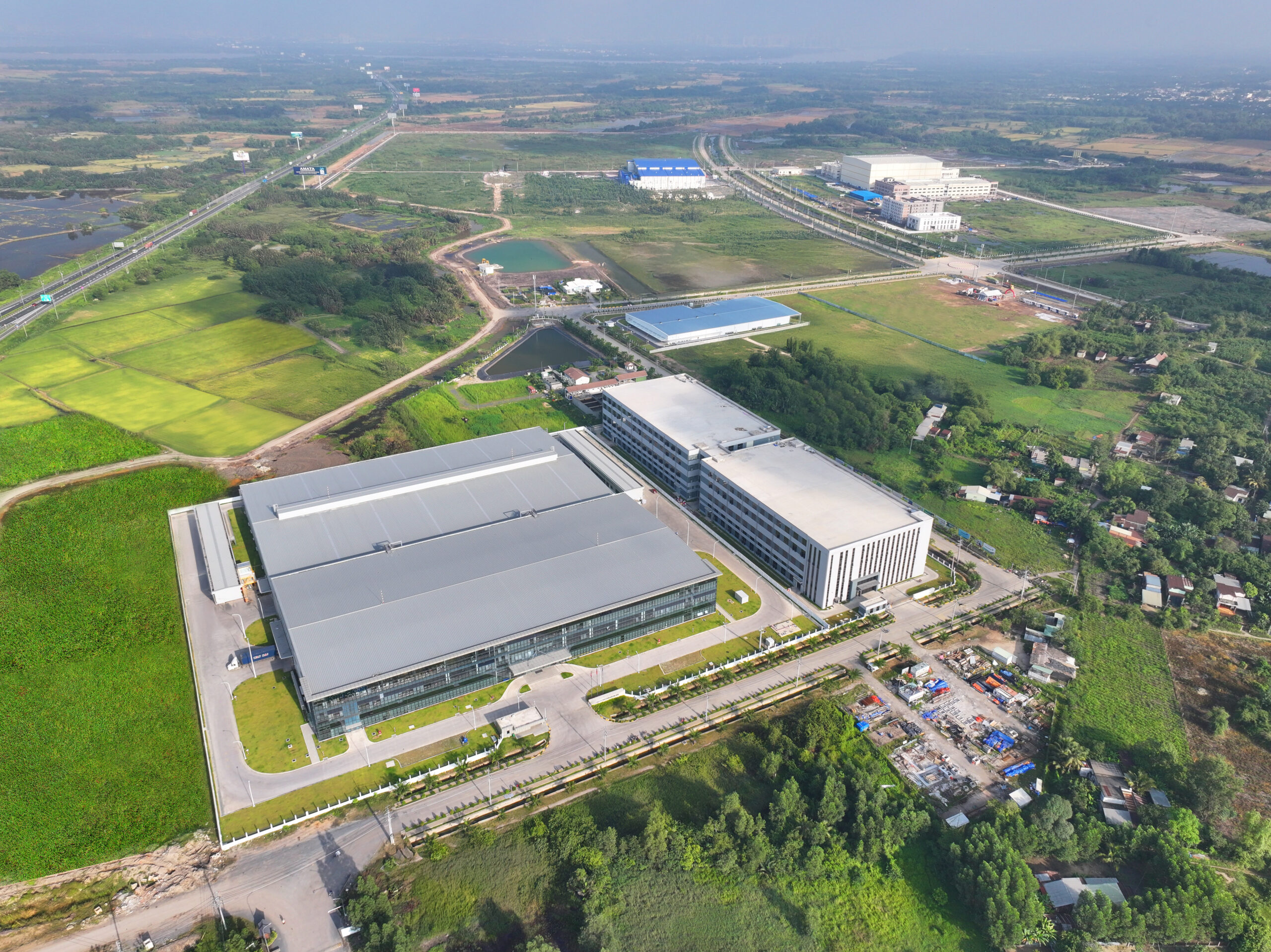 Promoting High-Quality Human Resources in Phu Tho: Amata City Ha Long, AIT, and HVU Signed Strategic Cooperation Agreement - Amata